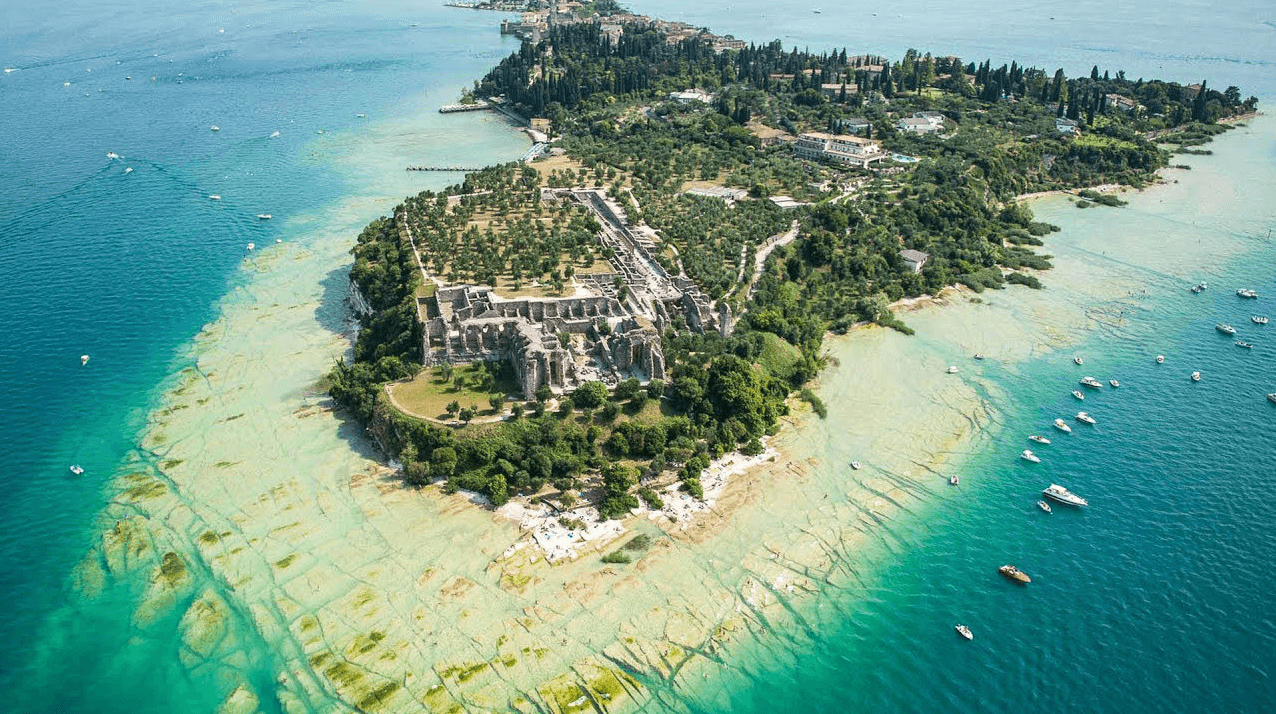 Overblijfselen van de oude Romeinse villa van Catullus